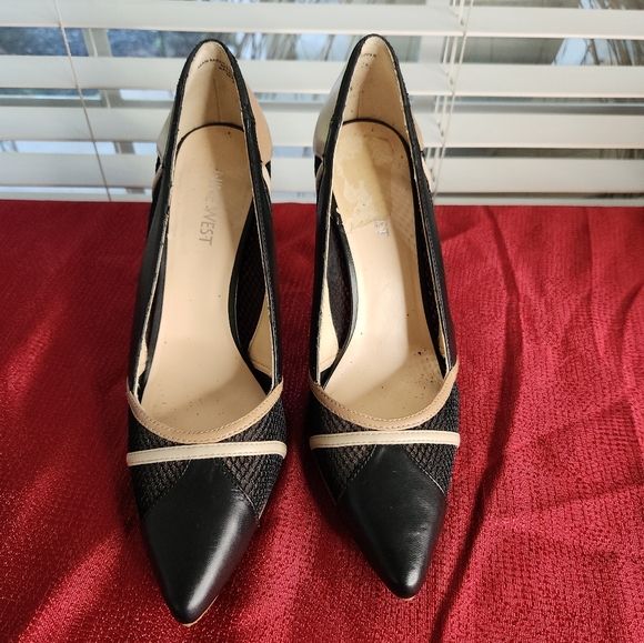Nine West Black and Tan Heels  Size 8 - Picture 5 of 9